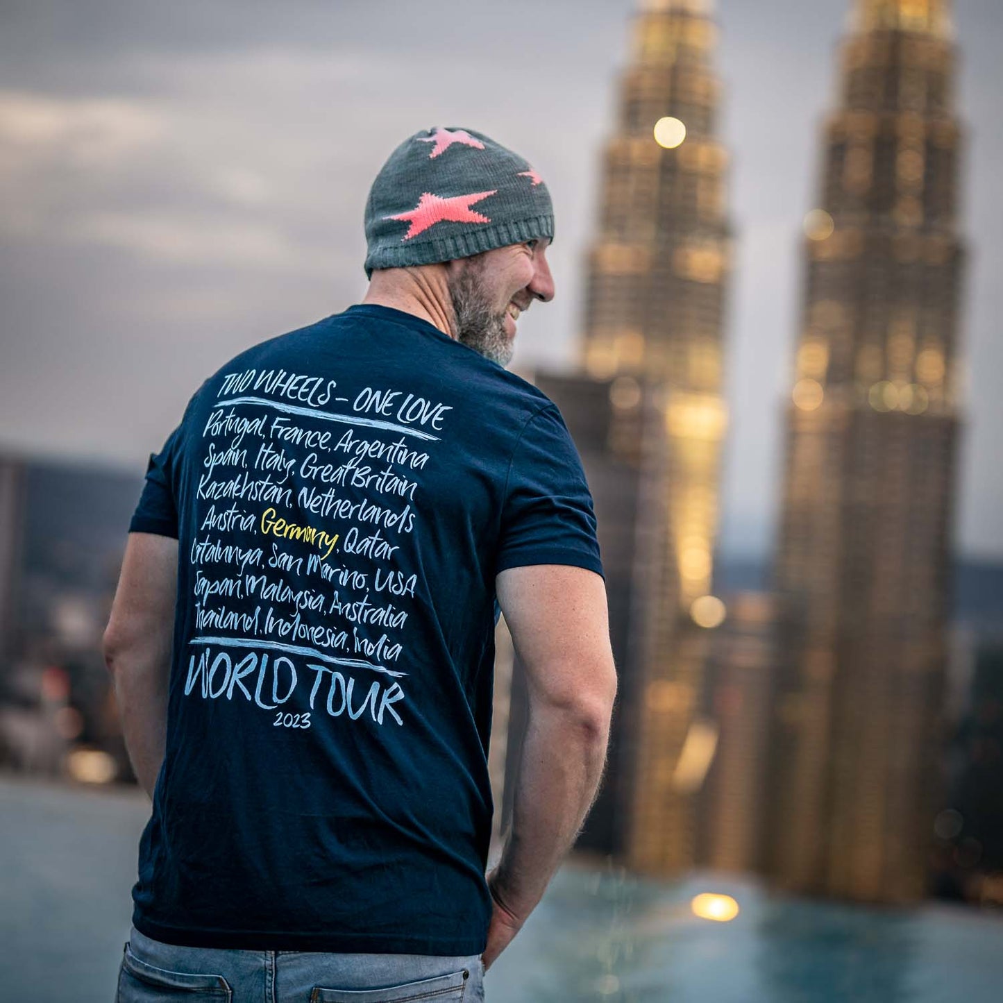 WORLD TOUR 2023 - "blue edition" - Premium Shirt doppelseitig